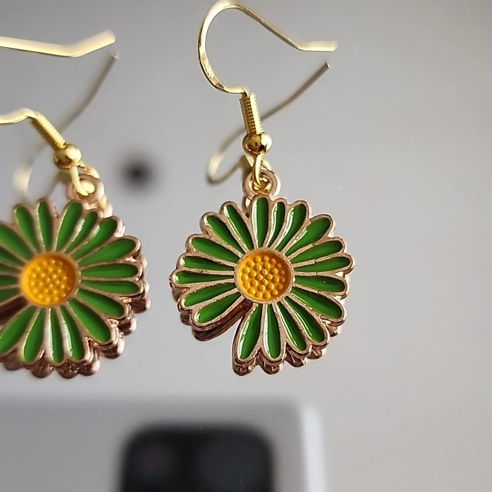 🌺FUN Gold Green Hippie Daisy earrings  925S With Quality Tibeten - Picture 4 of 6